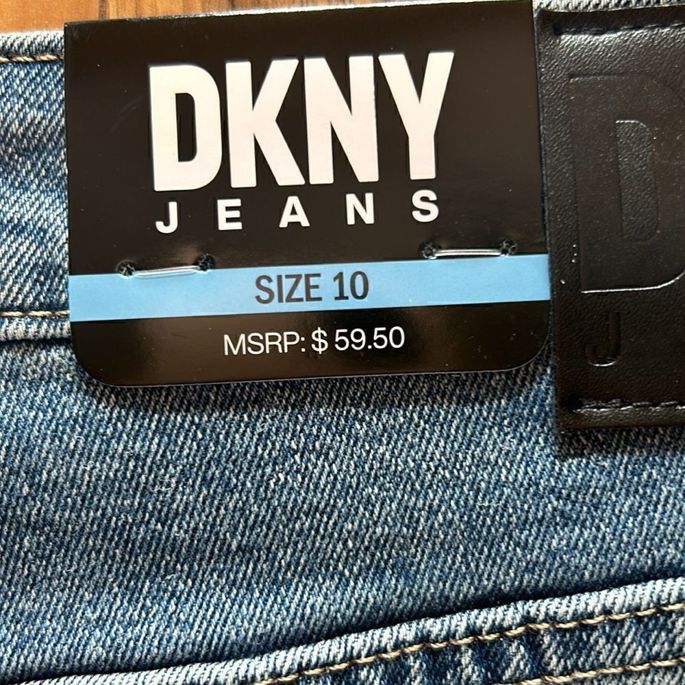NEW DKNY Mid Rise Denim Skirt - Picture 2 of 9